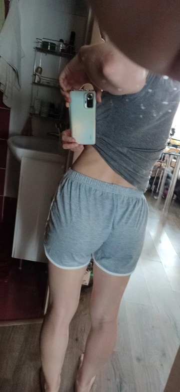 Short de couleur pure avec broderie de cœur d'amour de style sportif