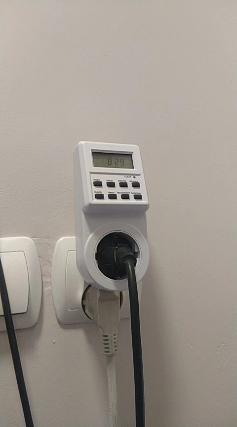 Time Sync: Programmable Digital Timer Switch for Efficient Kitchen Power Management photo review