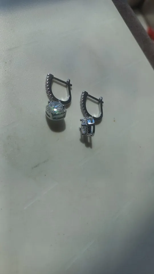 2CT Moissanite Huggie Hoop Earring photo review