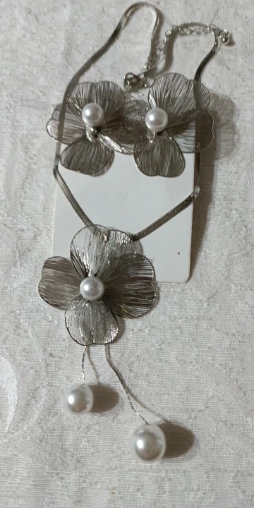 Pearl Pendant Flower Petal Jewelry Set - Snake Chain Choker & Earrings | Whaau photo review