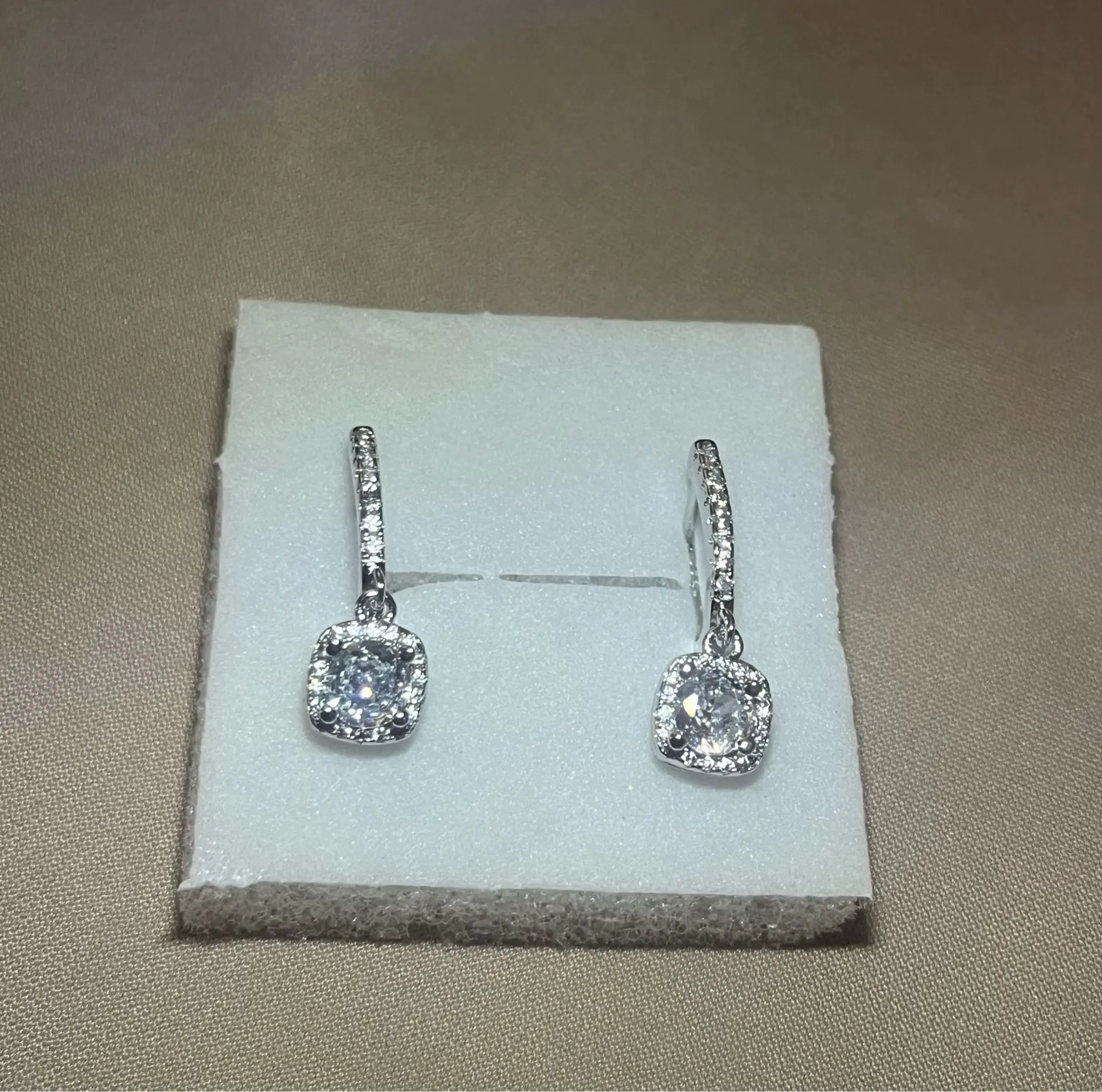 2CT Moissanite Huggie Hoop Earring photo review