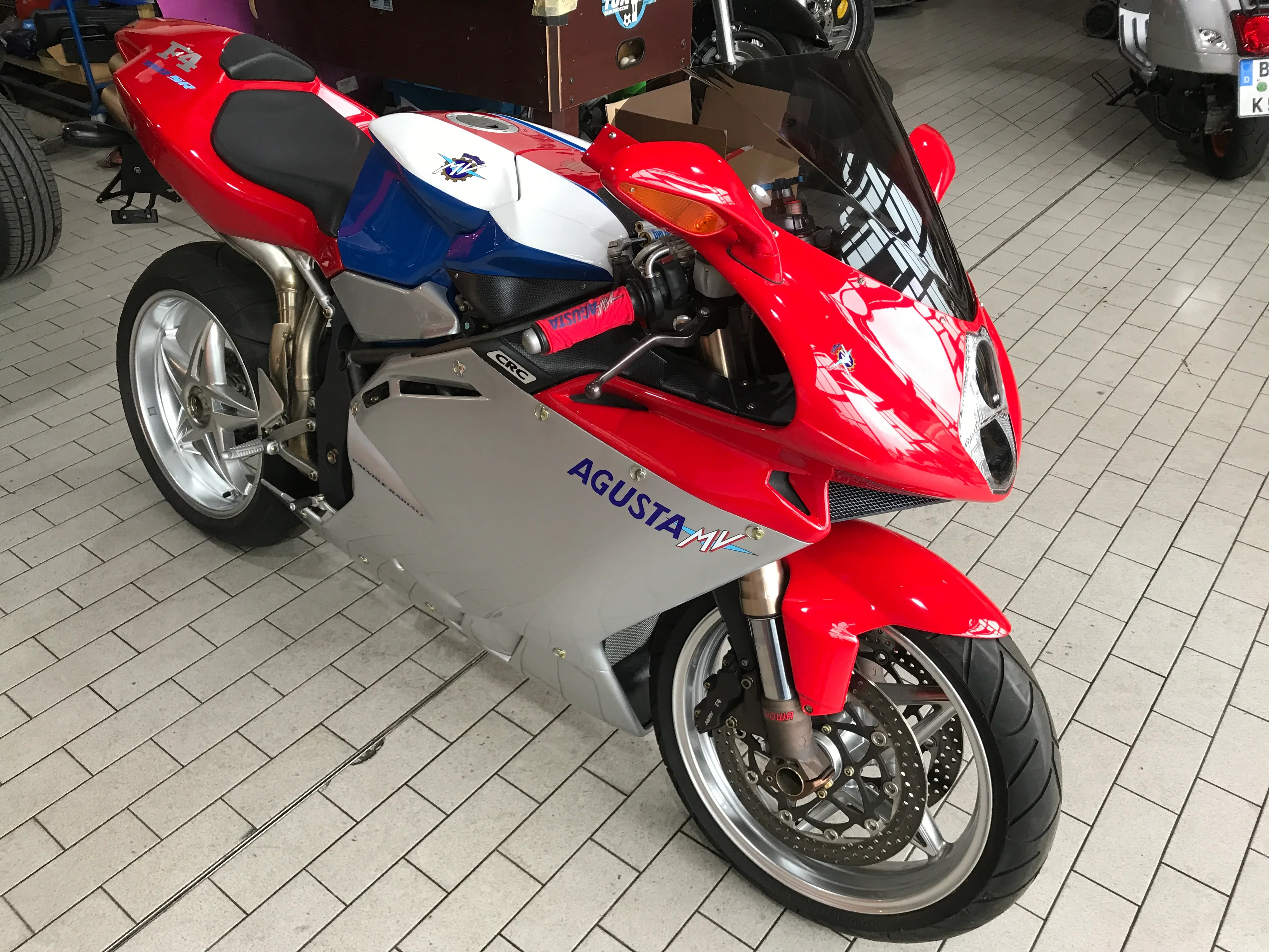 

Доступный экзотический Редкий F4 750 SR, 800 мили, 2004 | MV Agusta Forum