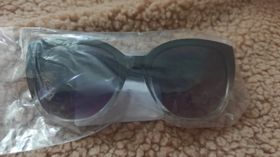 Trendy and Fashionable Cat Eye Large Frame Gradient Sunglasses for Men and Women photo review