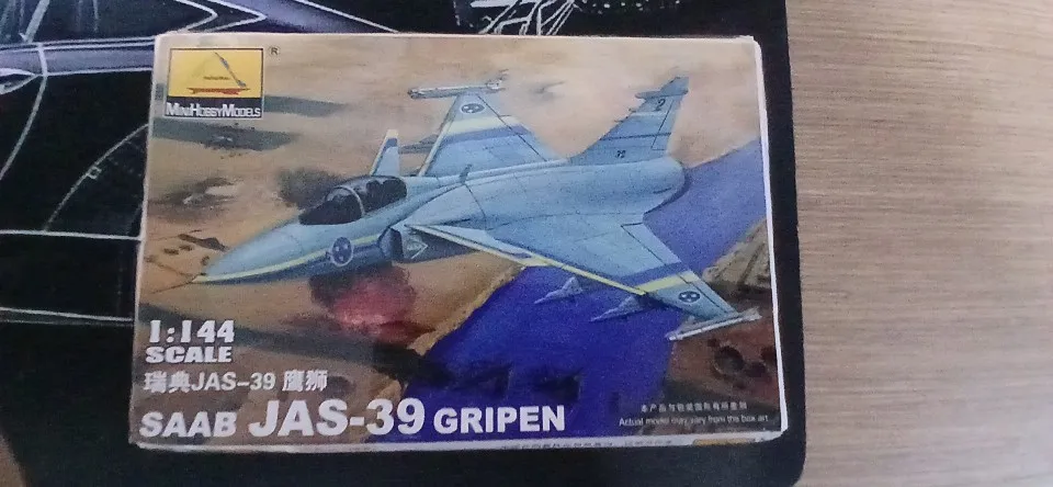 1: 144 Sweden SAAB JAS-39 GRIPEN Gryphon Fighter Military Assembly