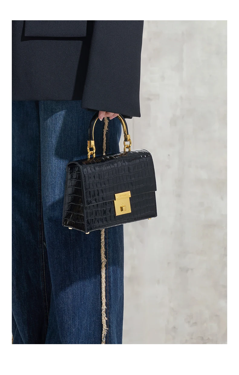 Crossbody perspective - lifestyle style