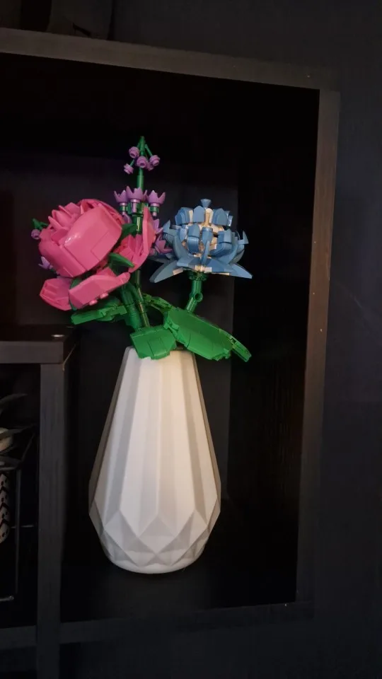 Diamond Shaped Flower Vase Fashion Imitation Ceramic Plastic Flower Pot Nordic Style Modern Flower Arrangement Living Room photo review