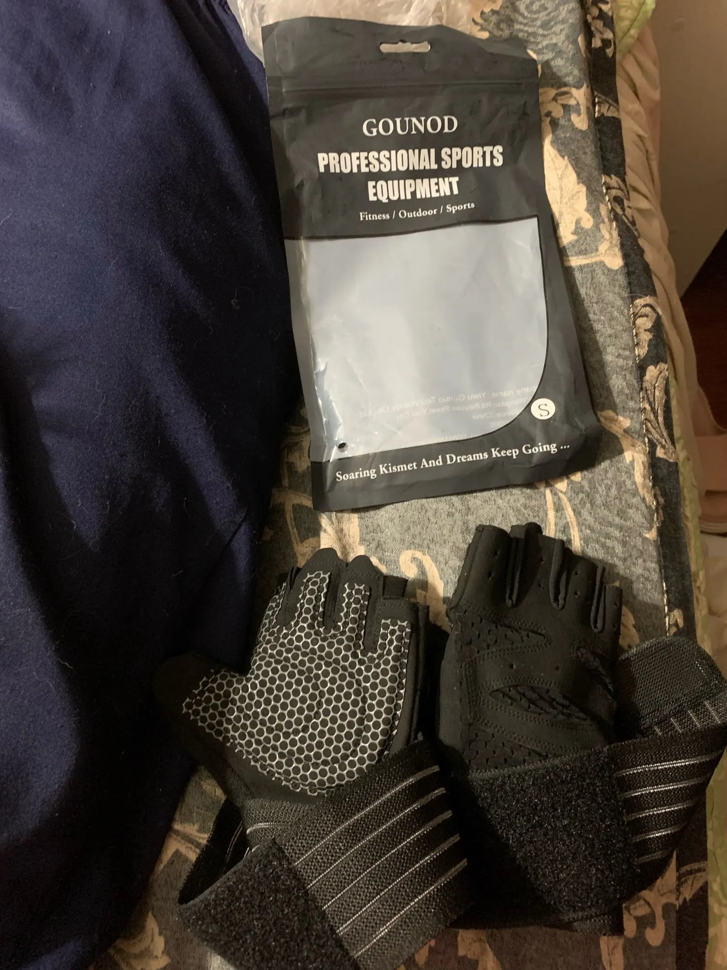 GOUNOD Weightlifting Gloves Wristband Support Breathable Anti-Slip Sports Gym Gloves photo review