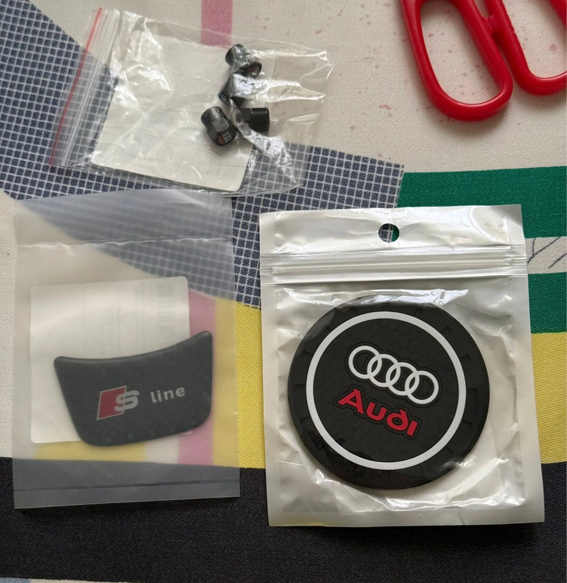 Volante Dell'auto Pannello Centro Emblema Adesivo Copertura Trim Per Audi A3 8P S3 8V A4 B6 B7 B8 A6 C6 A5 A8 Q3 Q5 Q7 2010 2011 2012