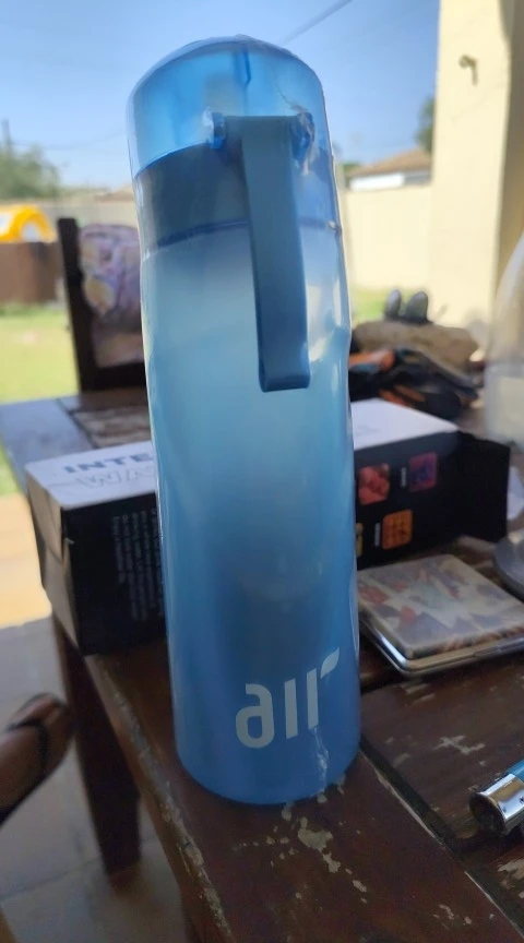 1 botella de agua con aire y 1 cápsula de sabor aleatorio, portátil, transparente, con pajita, a prueba de fugas, adecuada para deportes al aire libre photo review