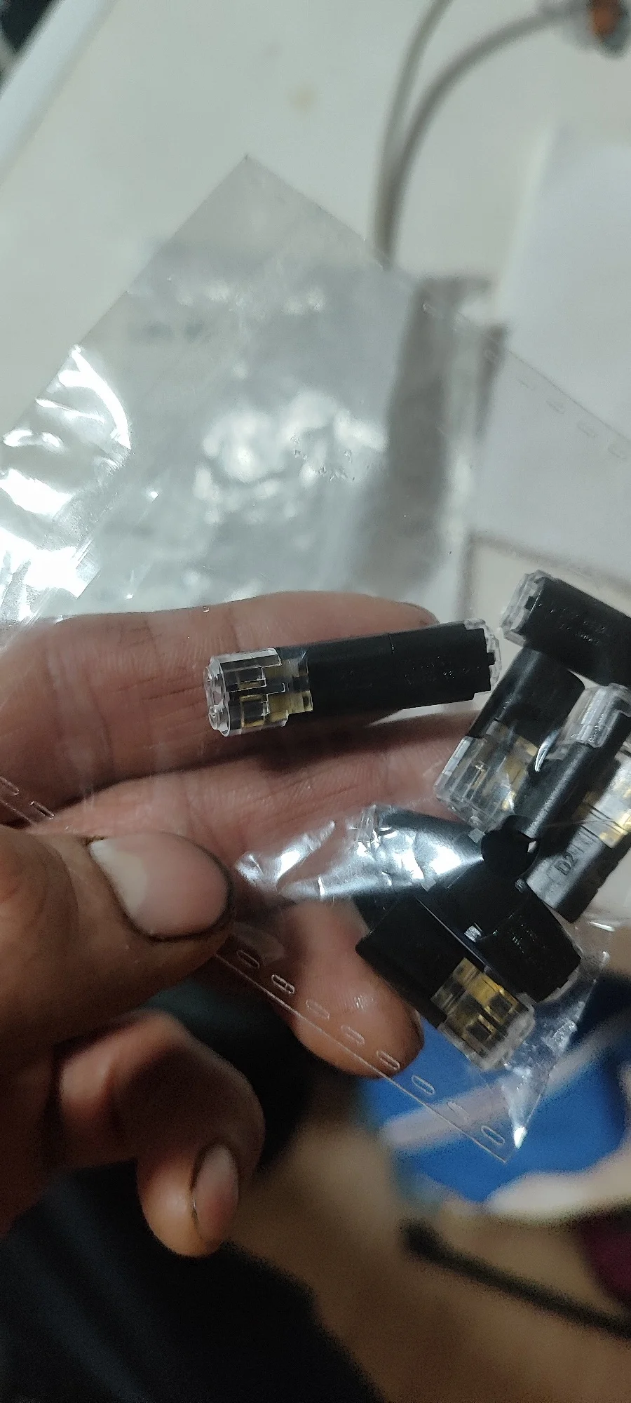 Electrical Wire Terminal No Stripping Quick Cable Connectors Dual Line Interconnection Detachable Safety Electric Wire Connector photo review