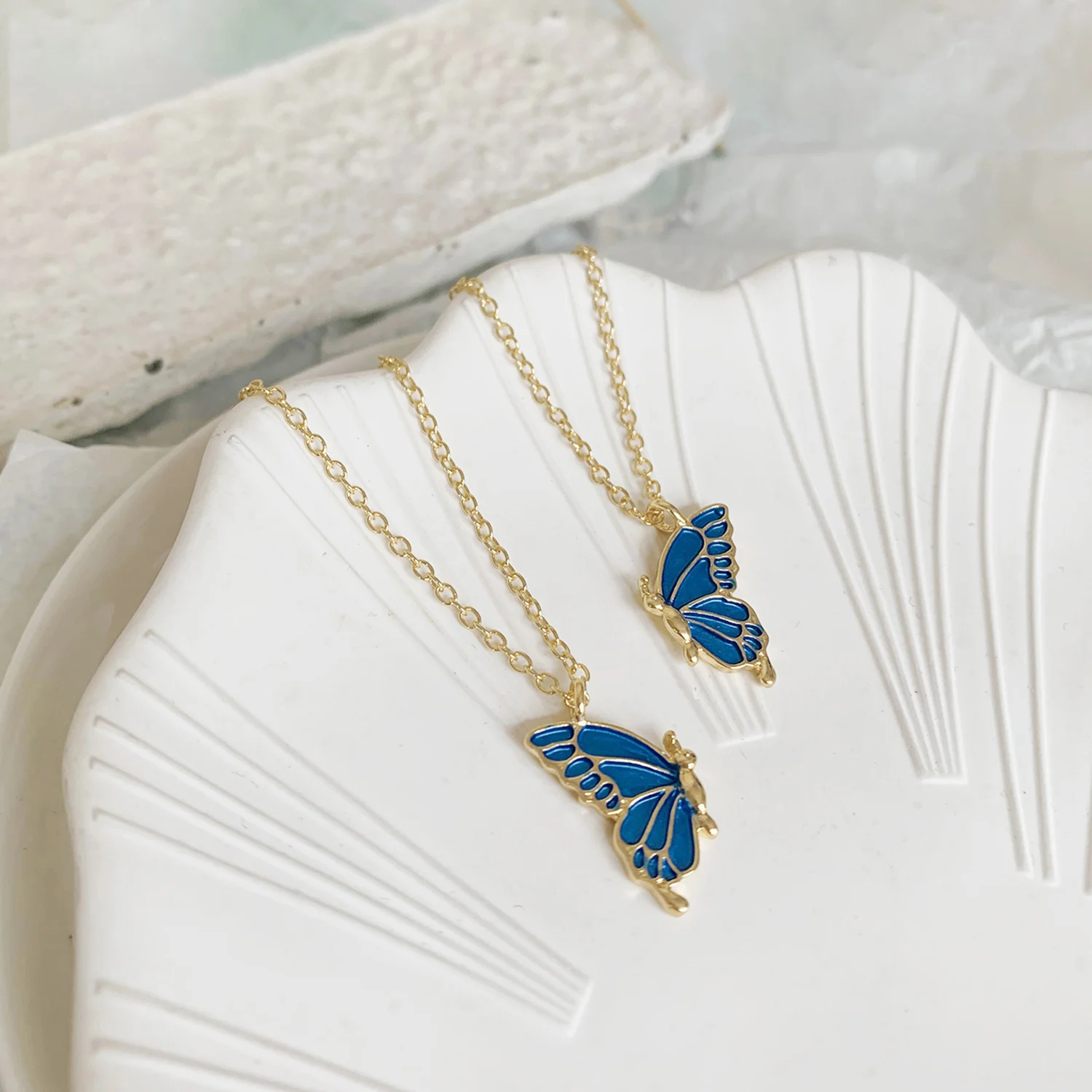 1Pair Beauty Butterfly Pendant Necklaces for Women Girl Special
