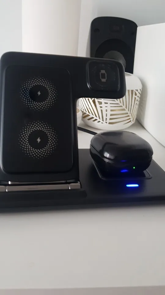 Swift Charge Trio,  30W Fast Wireless Charging Stand photo review