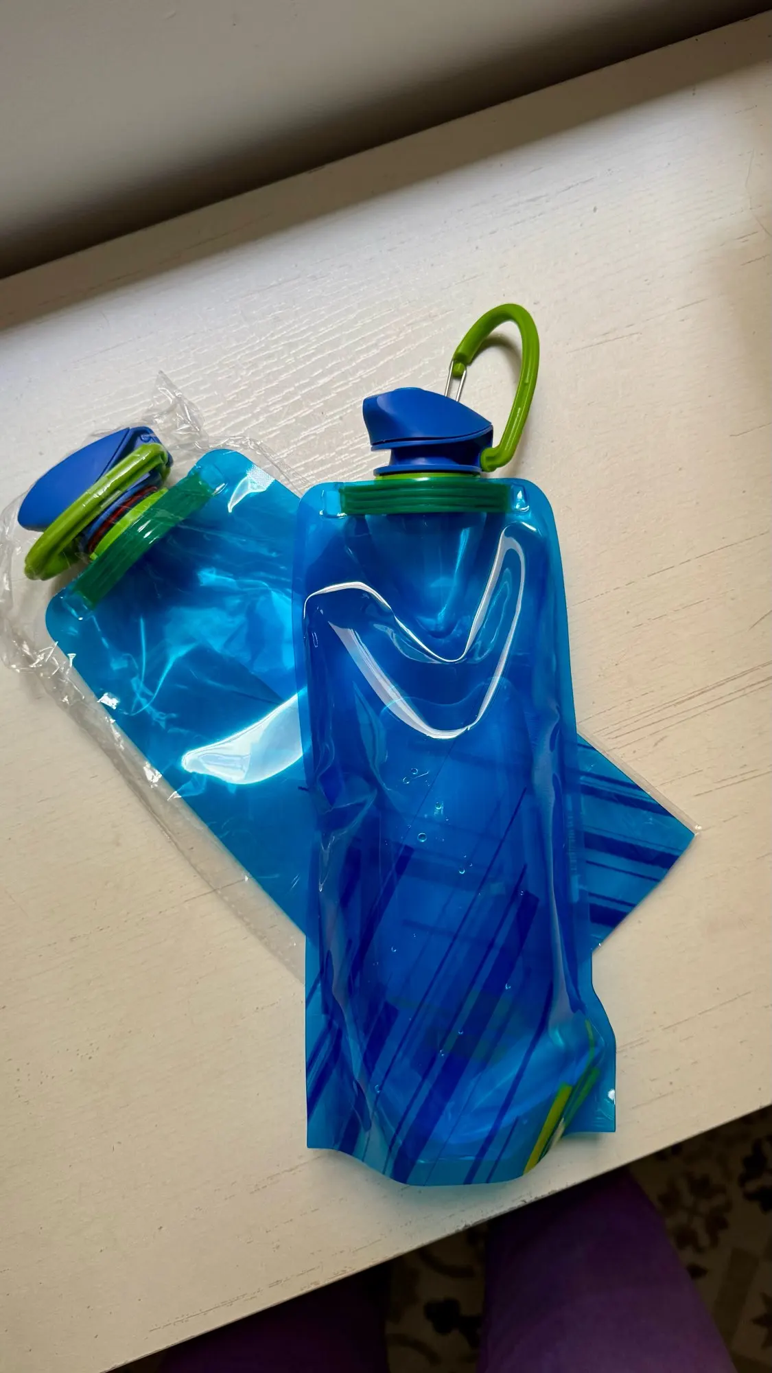 Botellas de agua plegables, botella de agua de viaje reutilizable y Flexible, bolsa de agua de plástico, bolsa de agua con mosquetón photo review