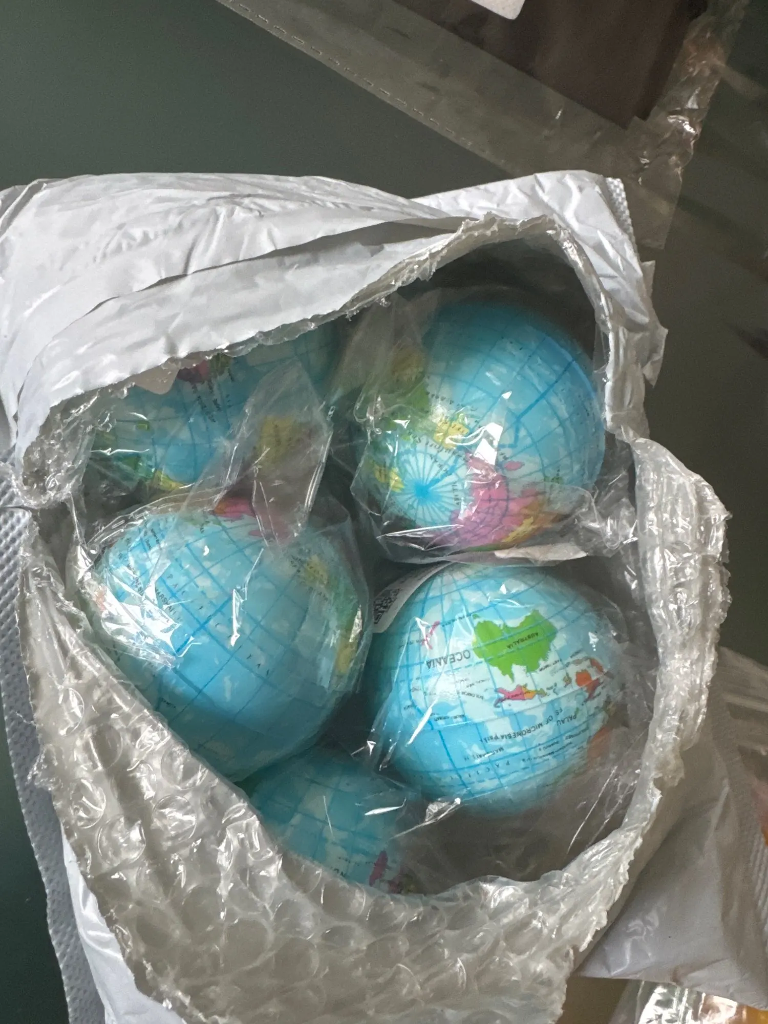 Juguetes Divertidos para apretar para niños y adultos, pelota de espuma de PU, ejercicio de mano y muñeca, esponja, regalos creativos photo review