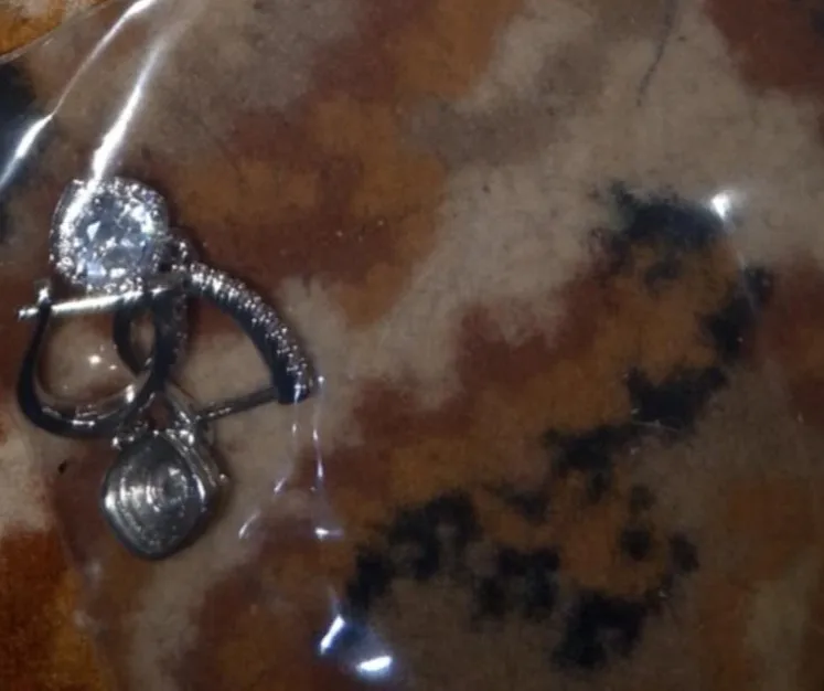 2CT Moissanite Huggie Hoop Earring photo review