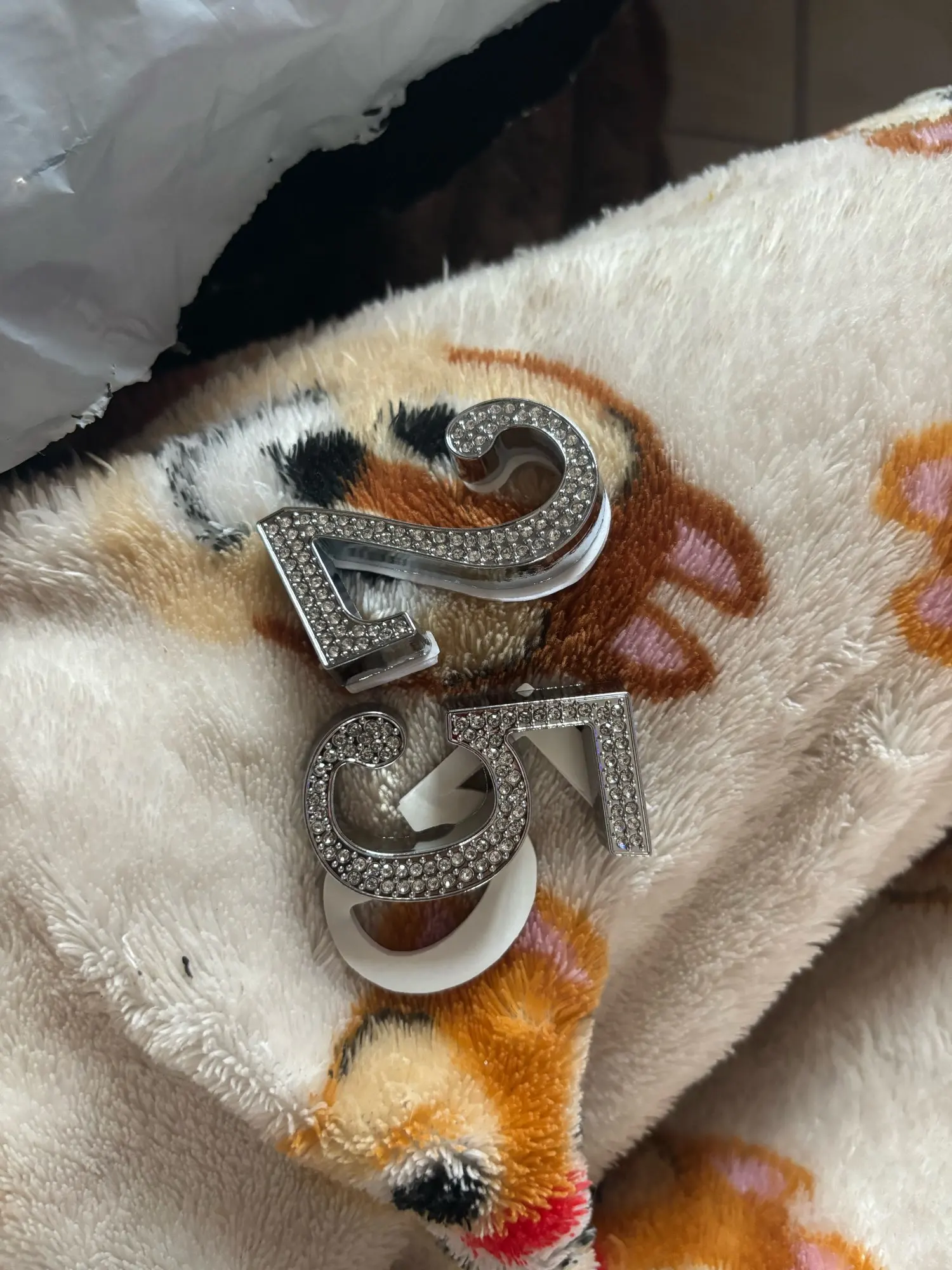 1PCS Metal House Number with Imitation Diamond Self-Adhesive Door Numbers for Apartment Hotel Home Mail Box Label Outddoor #0-9 photo review