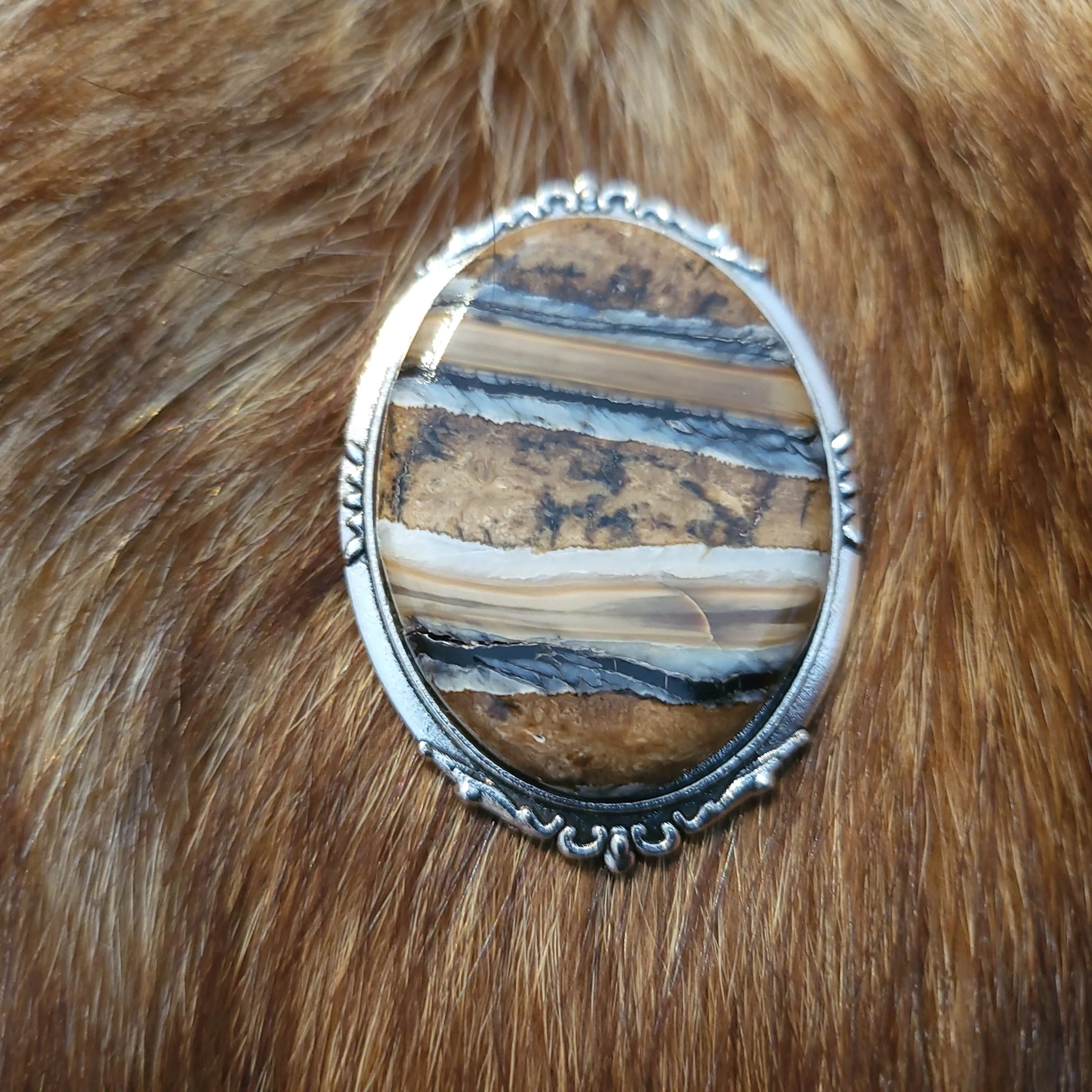 Брошь из стабилизированного зуба мамонта