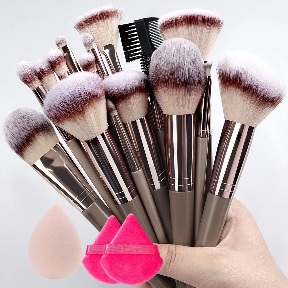 Pinceaux de maquillage et outils