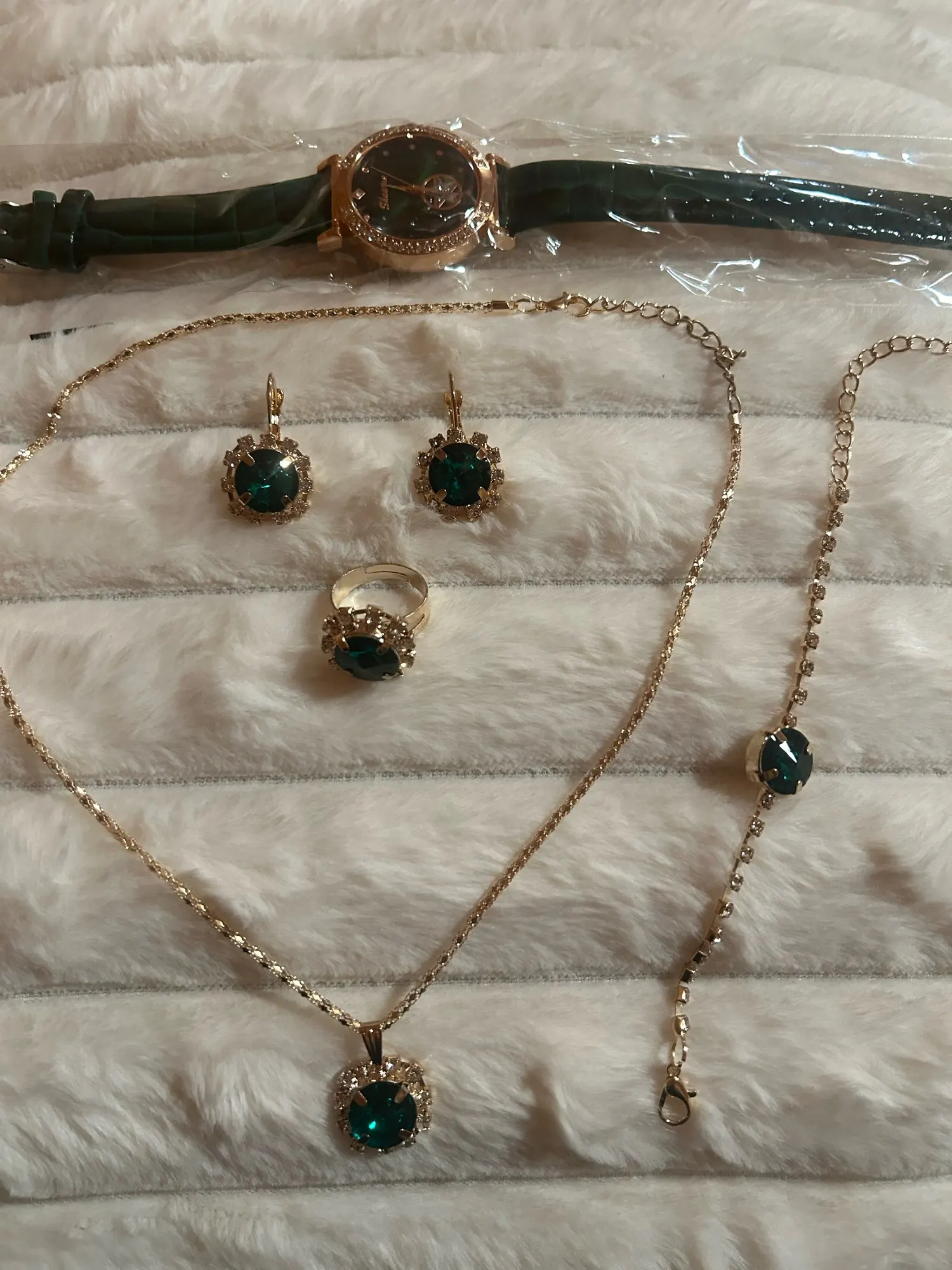 6PCS Set Green Luxury Quartz Watch Women Ring Necklace Earring Rhinestone Fashion Wristwatch Casual Ladies Bracelet Watches 6PCS photo review