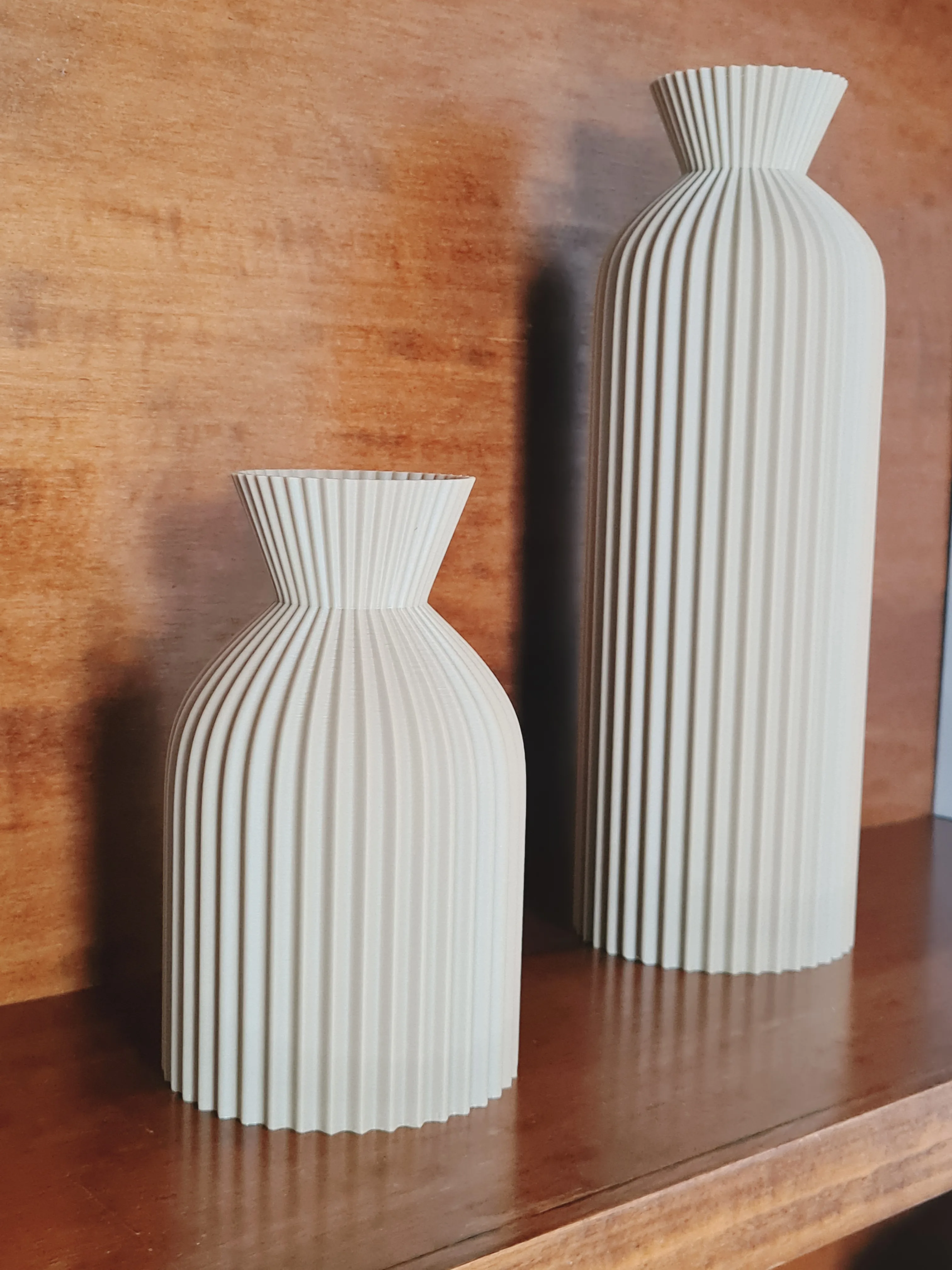 Elegant Black Plastic Vase - Boho Chic Decorative Centerpiece for Home, Office, and Living Room photo review
