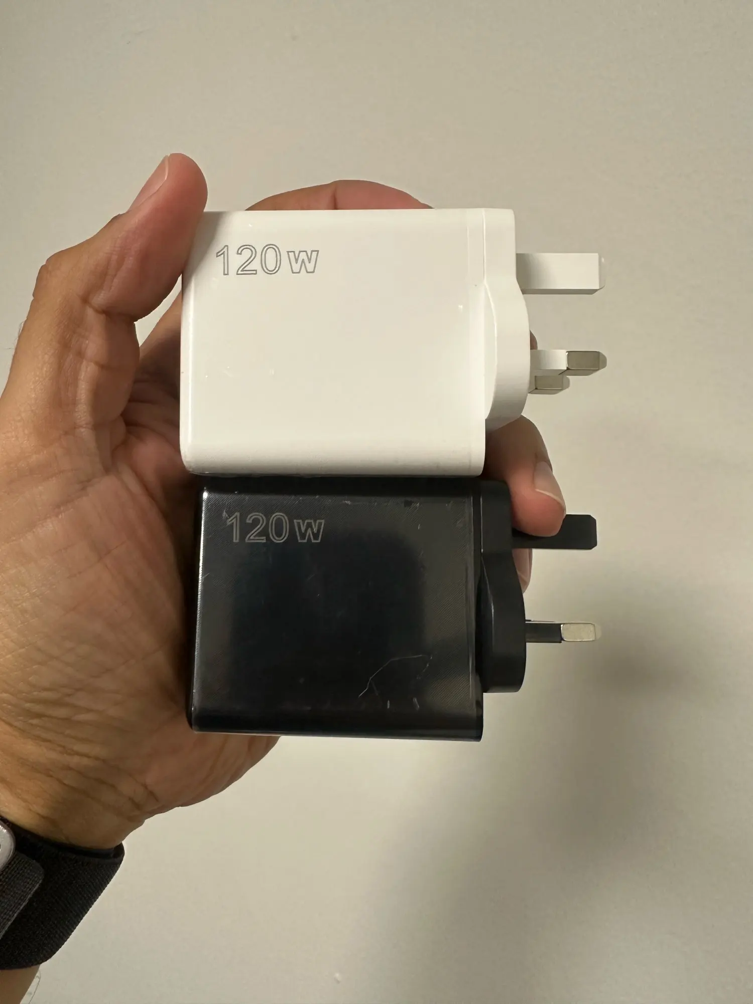 120W Multi Ports USB Charger Fast Charging Type C Mobile Phone Charger photo review