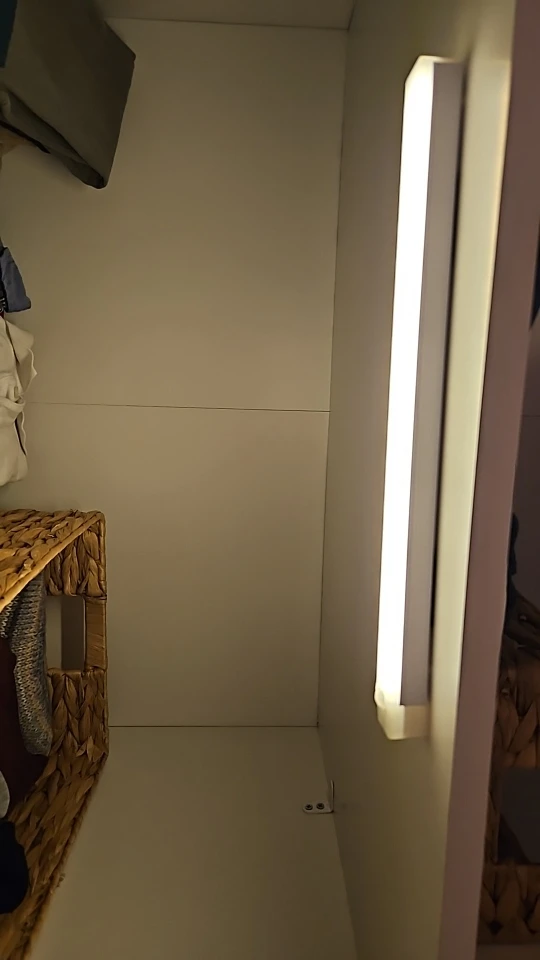 Luz LED nocturna con Sensor de movimiento para decoración del hogar, luz de carga inalámbrica para armario, pasillo, cocina, armario, escaleras, 1 unidad photo review