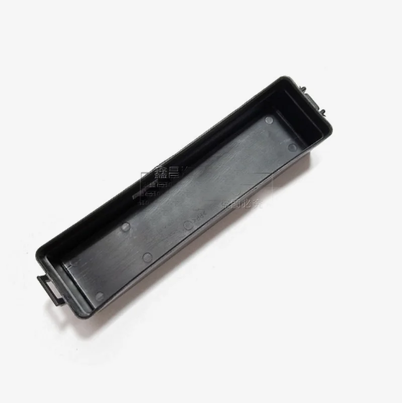 apply Nissan Qashqai TIDA Sylphy LIVINA TEANA Upper cover of fuse box in front of fuse box cover