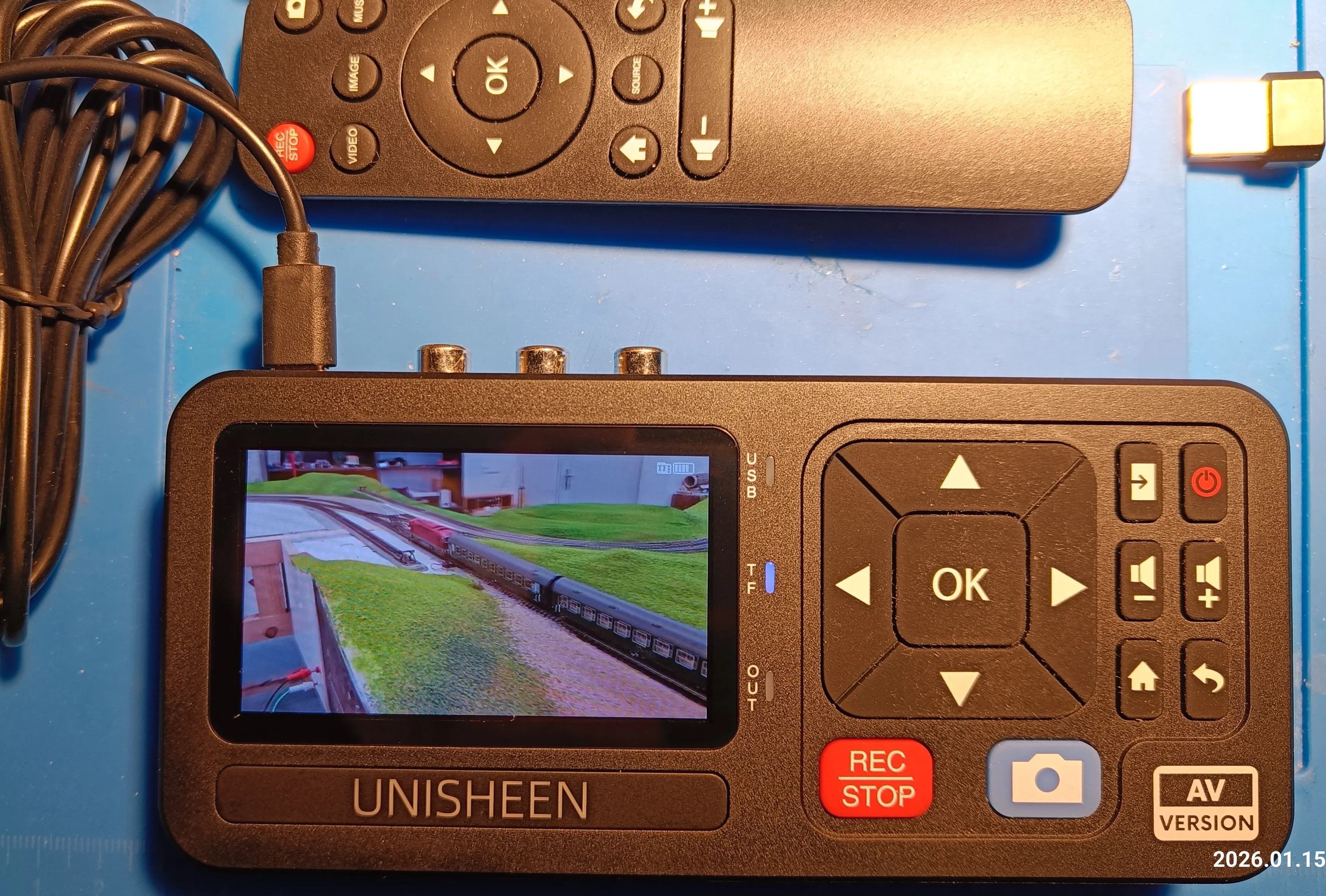 UNISHEEN UR230A Analog CVBS RCA SVideo Camera USB Tape VCR VHS Capture Card Box MP3 Video Recoder photo review