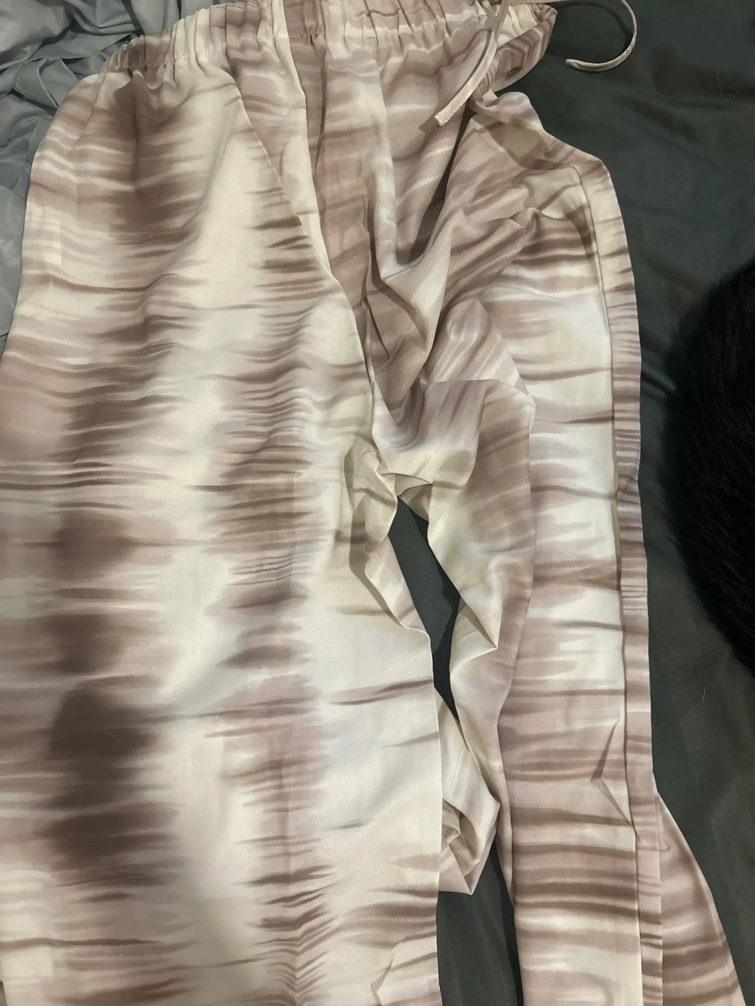 Women's Tie-Dye Backless V-Neck Top and High Waist Wide Leg Pants Set photo review