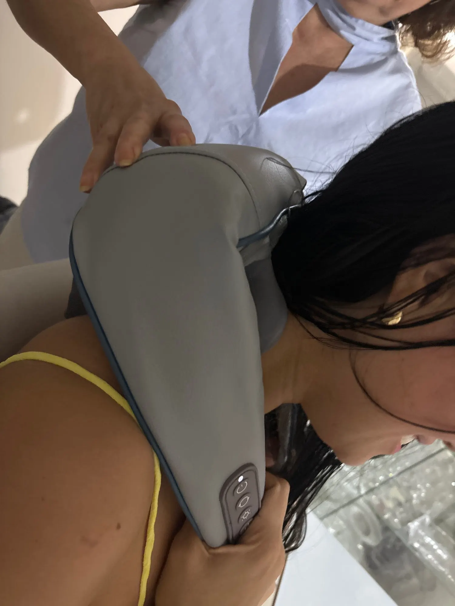 ReFresh - Nacken- und Rückenmassagegerät (Beige) photo review