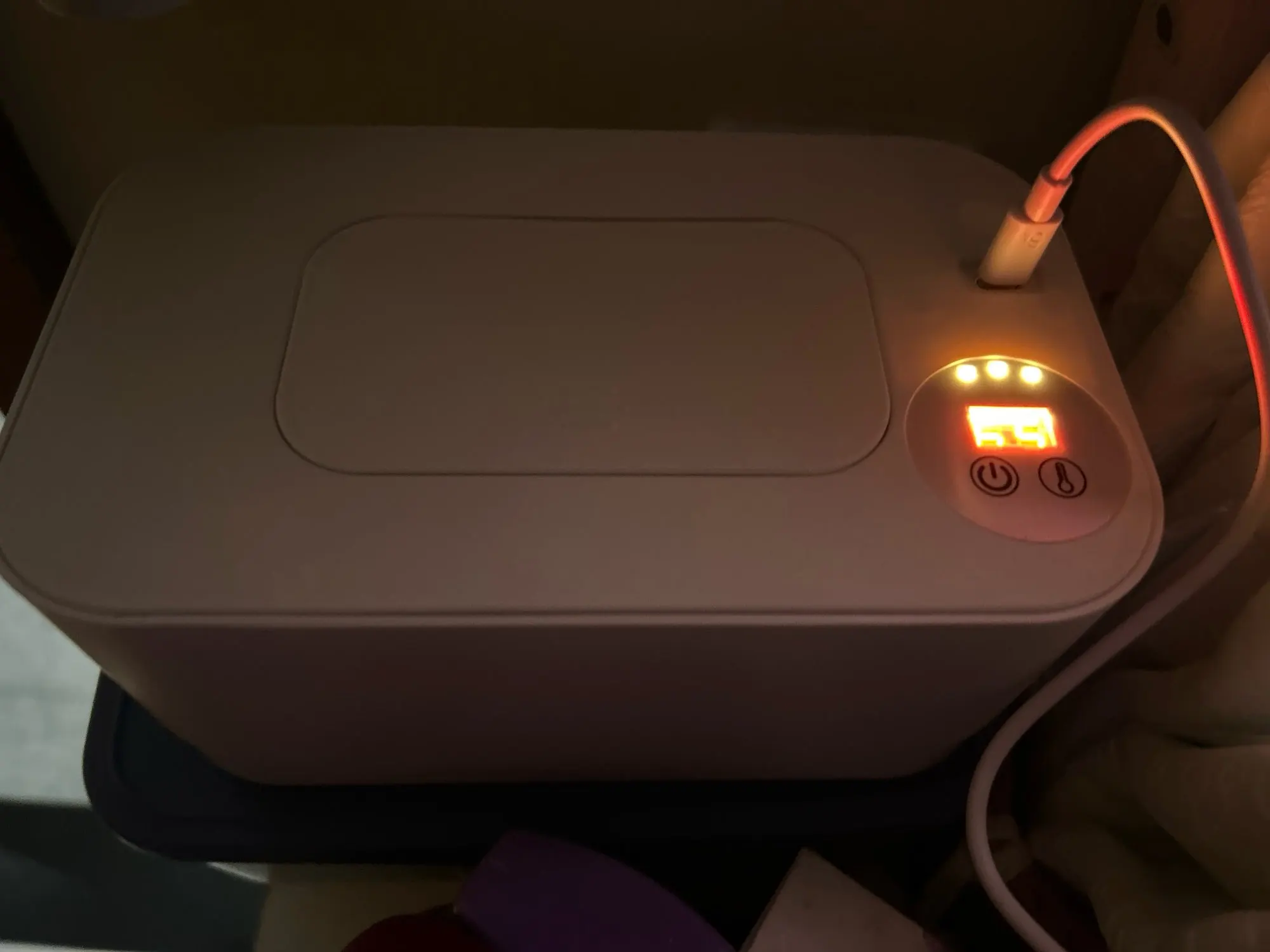 Aquecedor de toalhetes para bebés - foto de análise