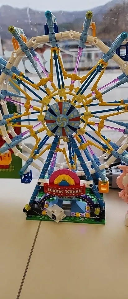 City Friends MOC Rotating Ferris Wheel Building Blocks Electric Bricks with Light Toys for Children Christmas Gifts photo review