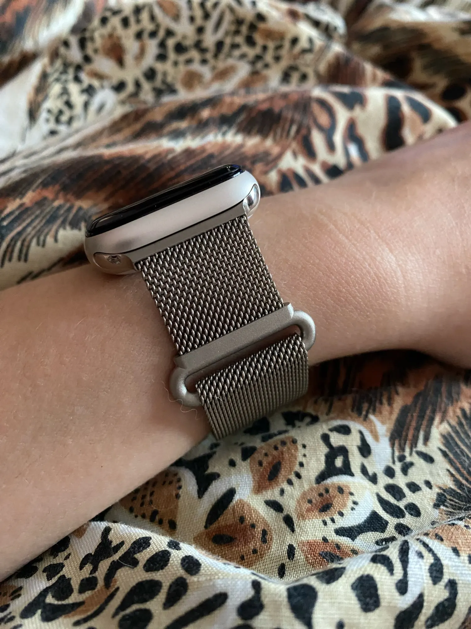 Magnetic Loop Strap For Apple Watch Band 40mm 44mm 45mm 41mm 42mm 46mm Correa Bracelet iWatch Series 11 10 9 8 SE 7 6 Ultra 49mm photo review