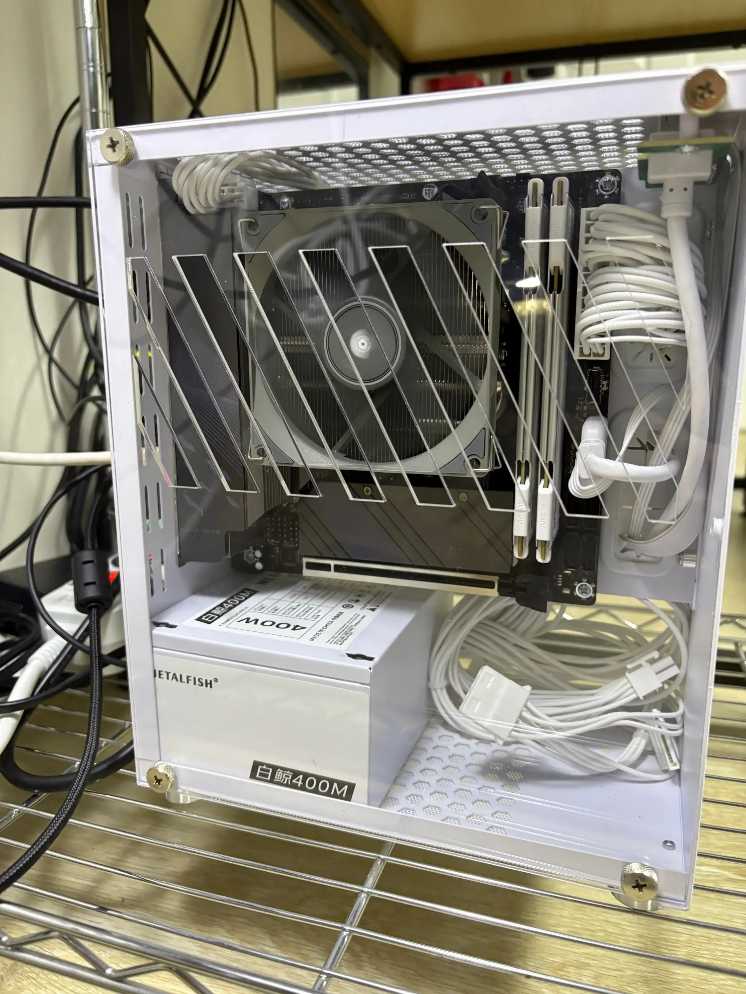 METALFISH SFX400W White Power Supply 220~230V Input Dual 6+2Pin PCIe Ports High Efficiency Silent PWM Fan Game Computer PSU photo review