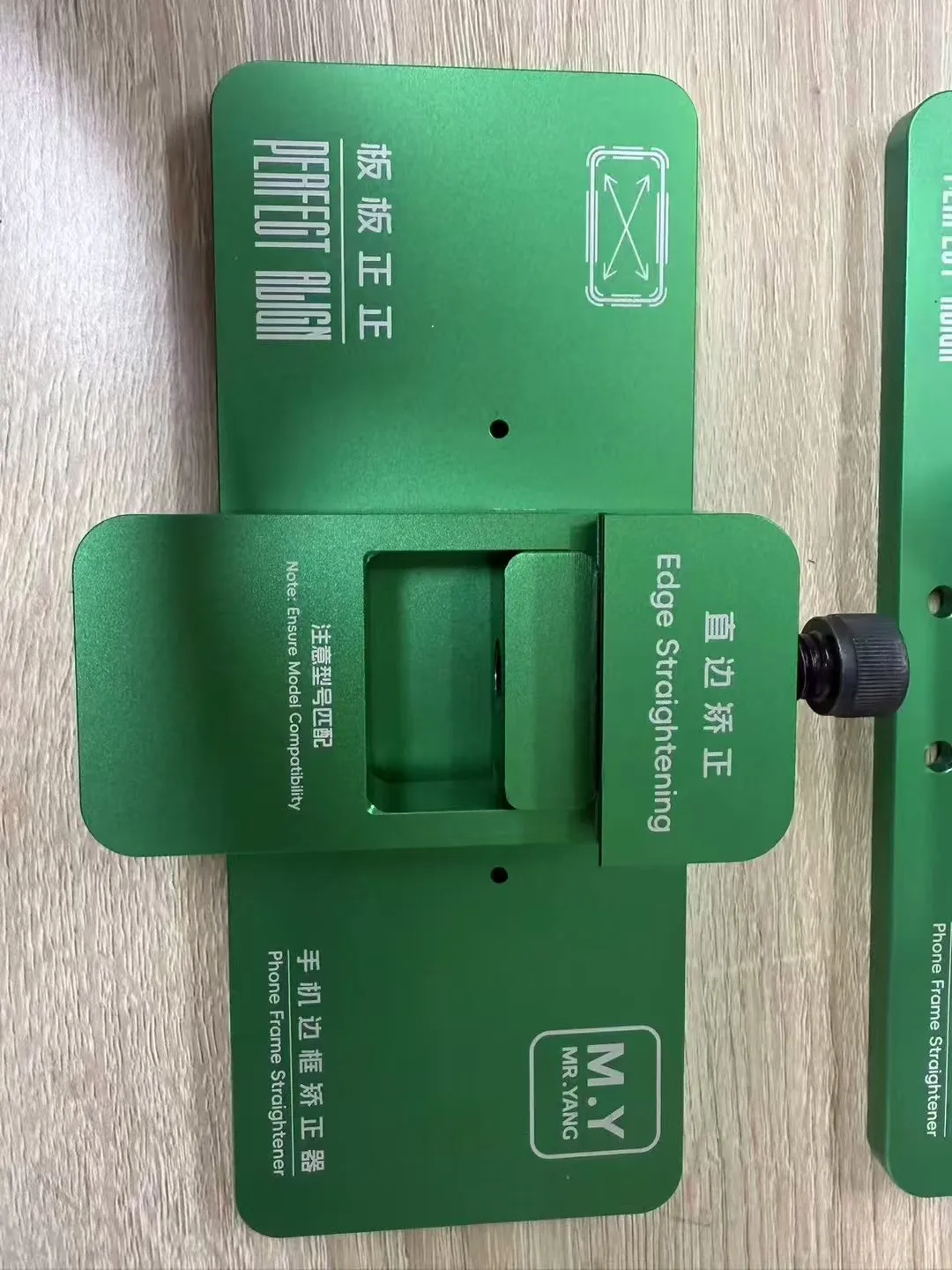 YCS 폰 프레임 교정기는 정밀한 직선 및 둥근 모서리 교정 몰드로 완벽한 모서리를 구현합니다.