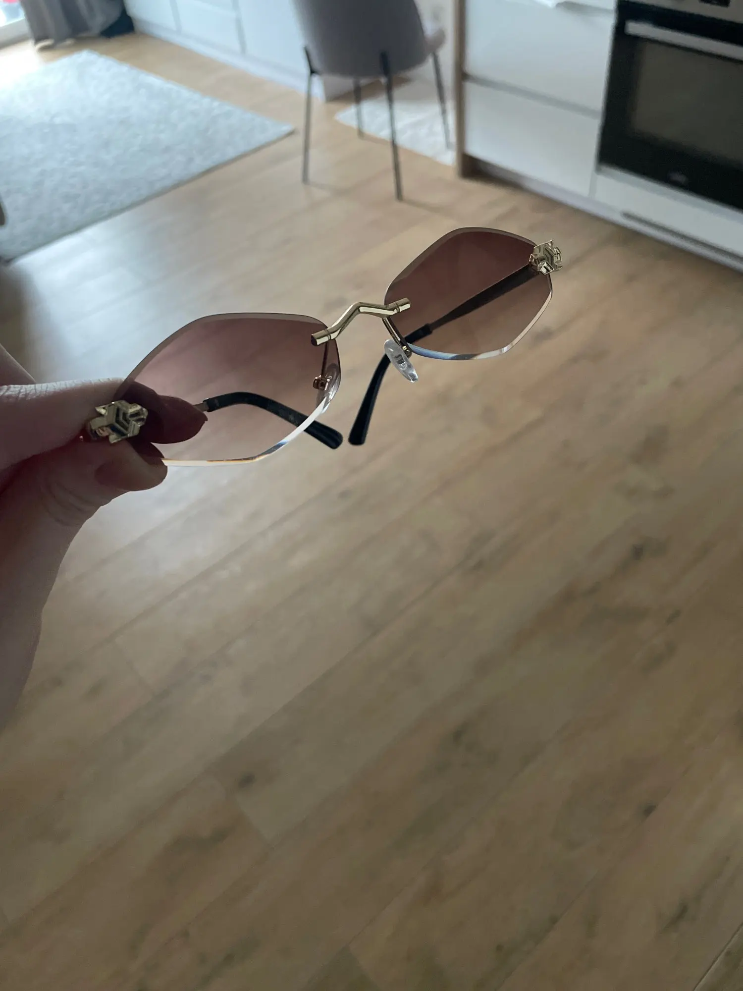 Frameless Rhombus UV400 Women's Sunglasses photo review