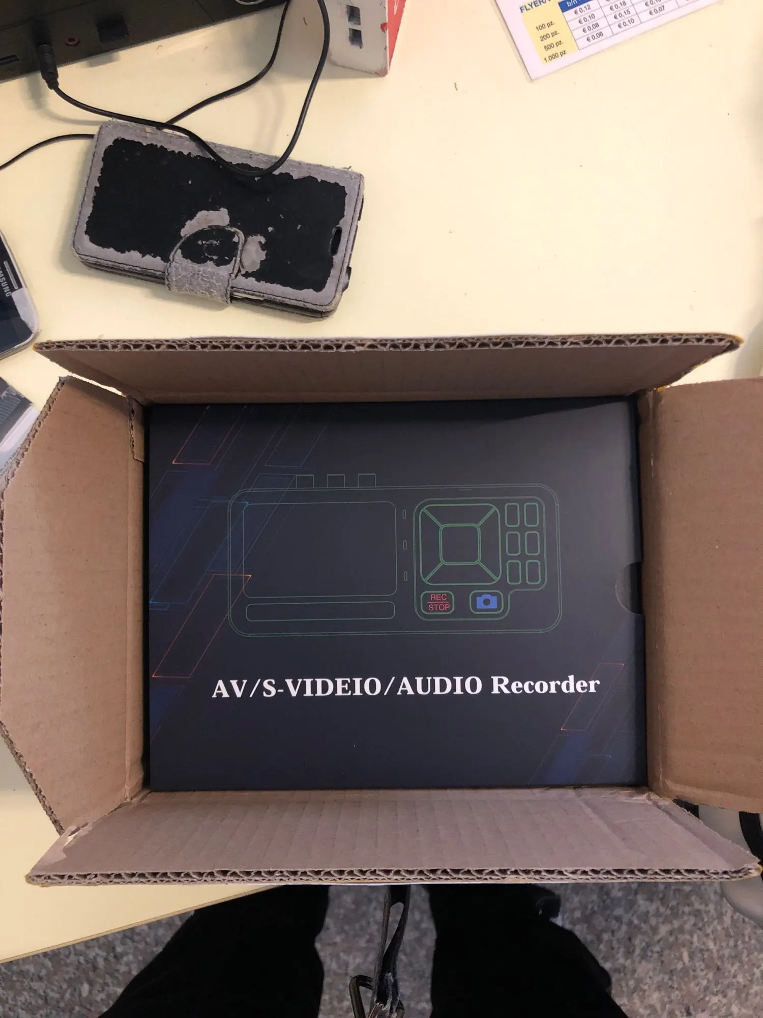 UNISHEEN UR230A Analog CVBS RCA SVideo Camera USB Tape VCR VHS Capture Card Box MP3 Video Recoder photo review