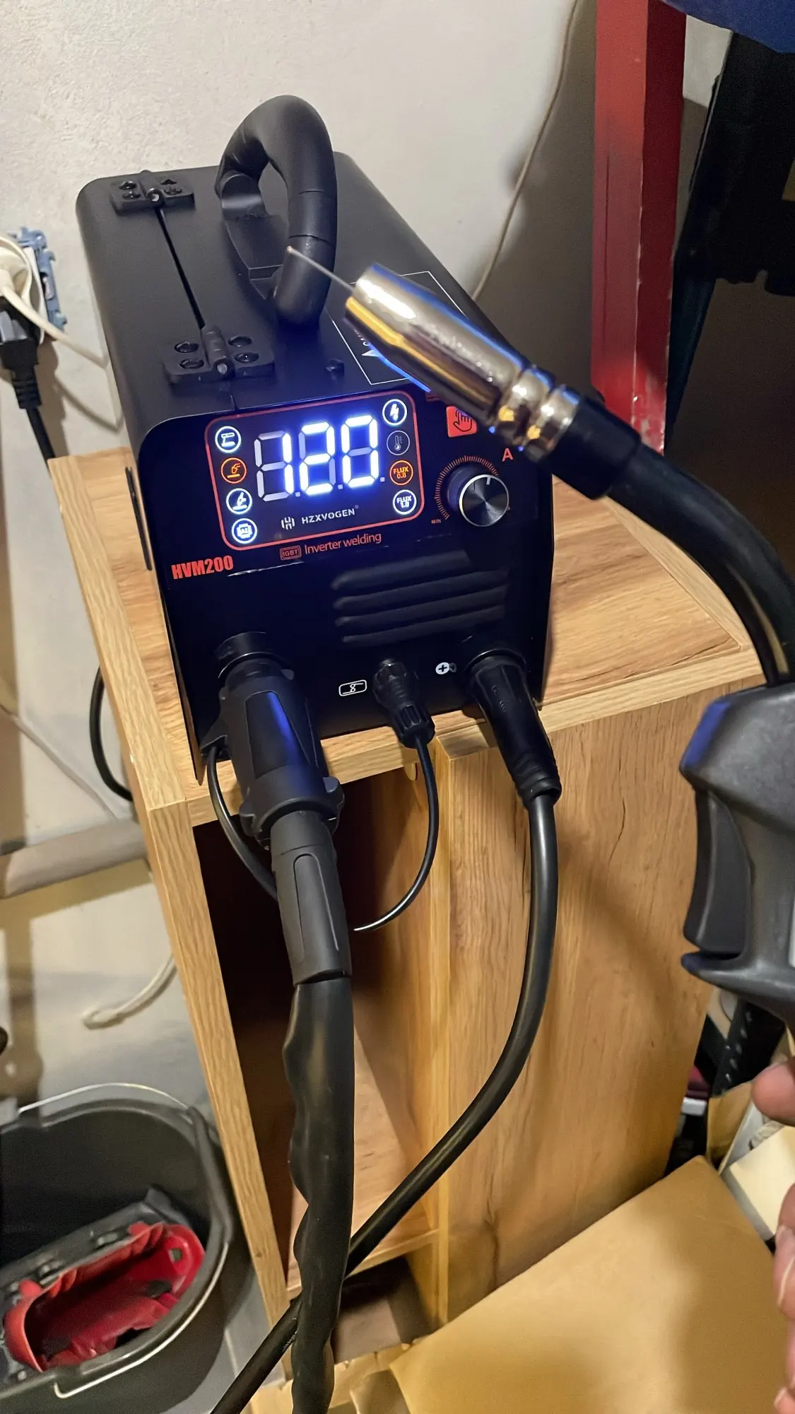 HZXVOGEN 3 in1 MIG/TIG/MMA Semi-Automatic Welding Machine HVM200 Inverter Welder Synergy Tool Non Gas For Gasless Iron Soldering photo review