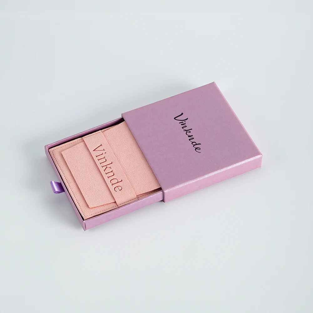 7x7x1,7cm Lila Schubladenbox aus Karton mit individuellem Logo, Mikrofaser-Schmuckbeutel, kleine Ring- und Broschenverpackung, personalisiert – Detail 17