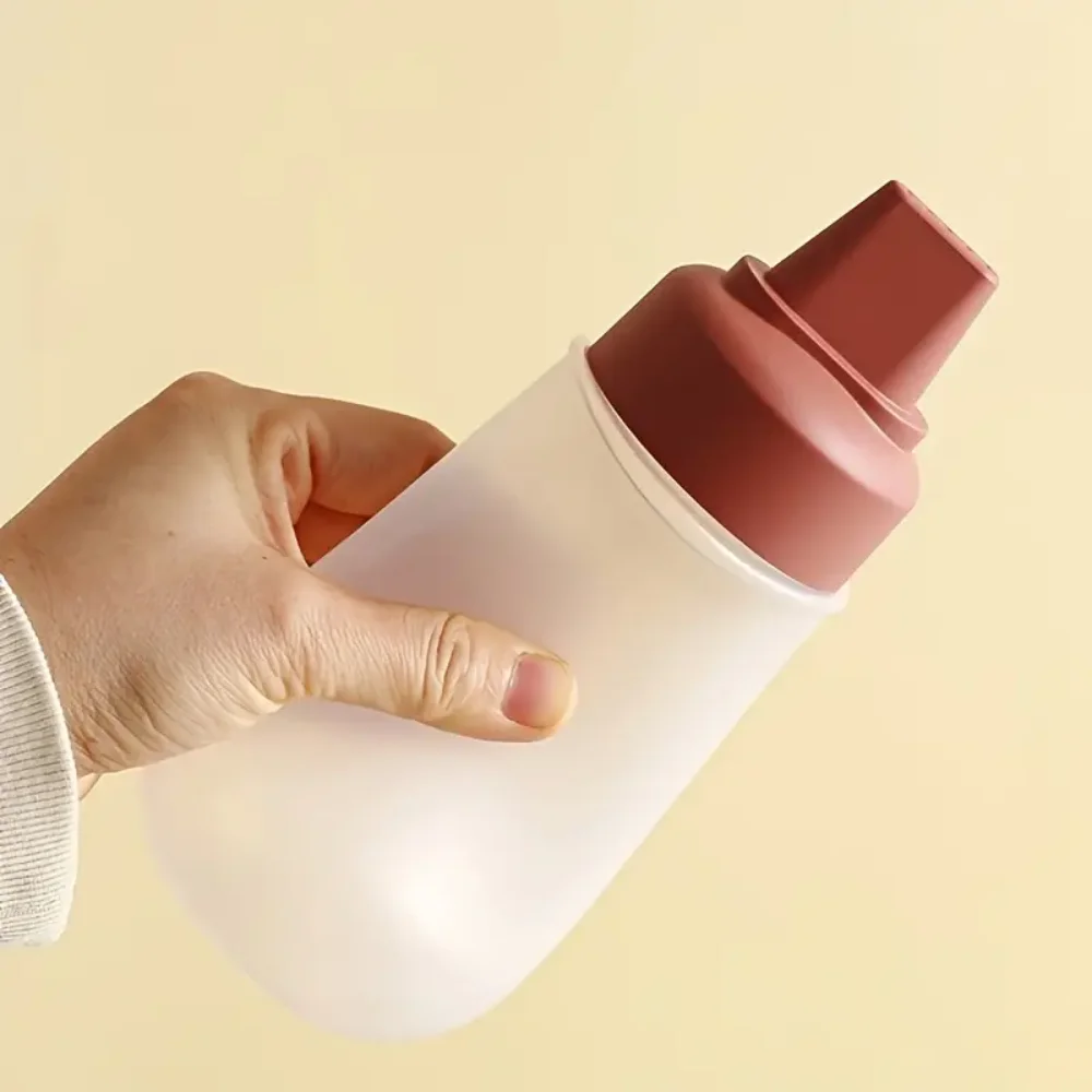 Description Picture 4 of item350-milliliter salad dressing bottle with a 5-hole nozzle for squeezing sauce, convenient for use in the kitchen