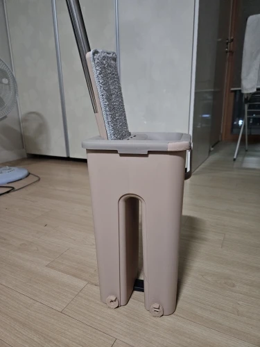 Esfregão Flat Mop IZECLEAN com Balde de 5 Litros e Microfibra de Alta Absorção e Refil Grátis photo review