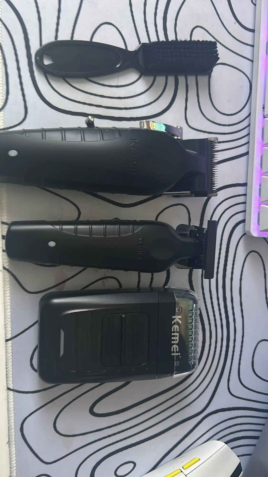Kemei KM-2296 KM-2299 KM-1102 Kit de cortadora de pelo Afeitadora eléctrica para hombres Máquina cortadora de pelo Máquina para cortar cabello profesional photo review