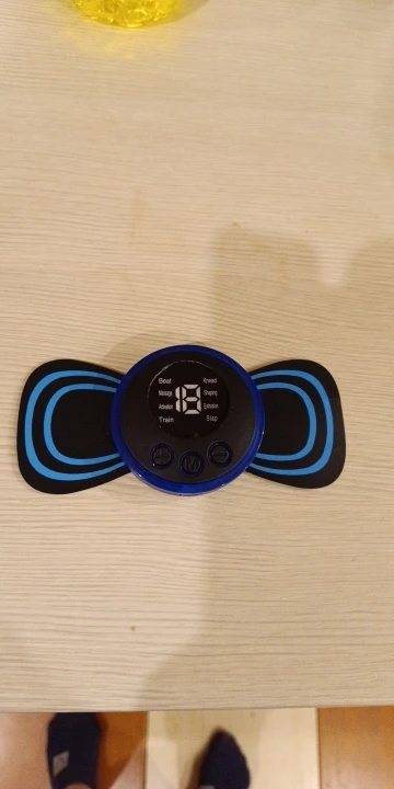 Tragbares EMS Nackenmassagegerät - Muskelstimulator für Nacken- und Rückenschmerzlinderung photo review