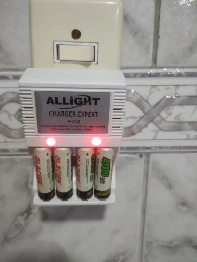 Kit COMBO Carregador De Pilha AA/AAA Bivolts Recarregáveis + 4 Pçs/Cartela Pilha AA Recarregável de 4700mAh photo review