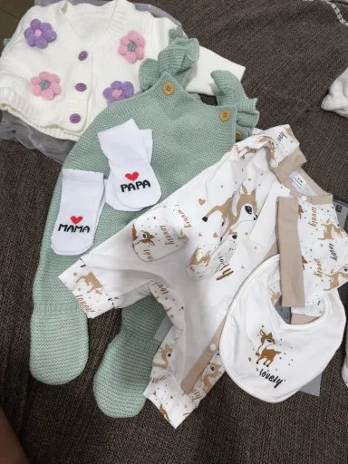 4-Piece Baby Girl Open-Stitch Long-Sleeve Jumpsuit Set—Cartoon Deer Warmth photo review