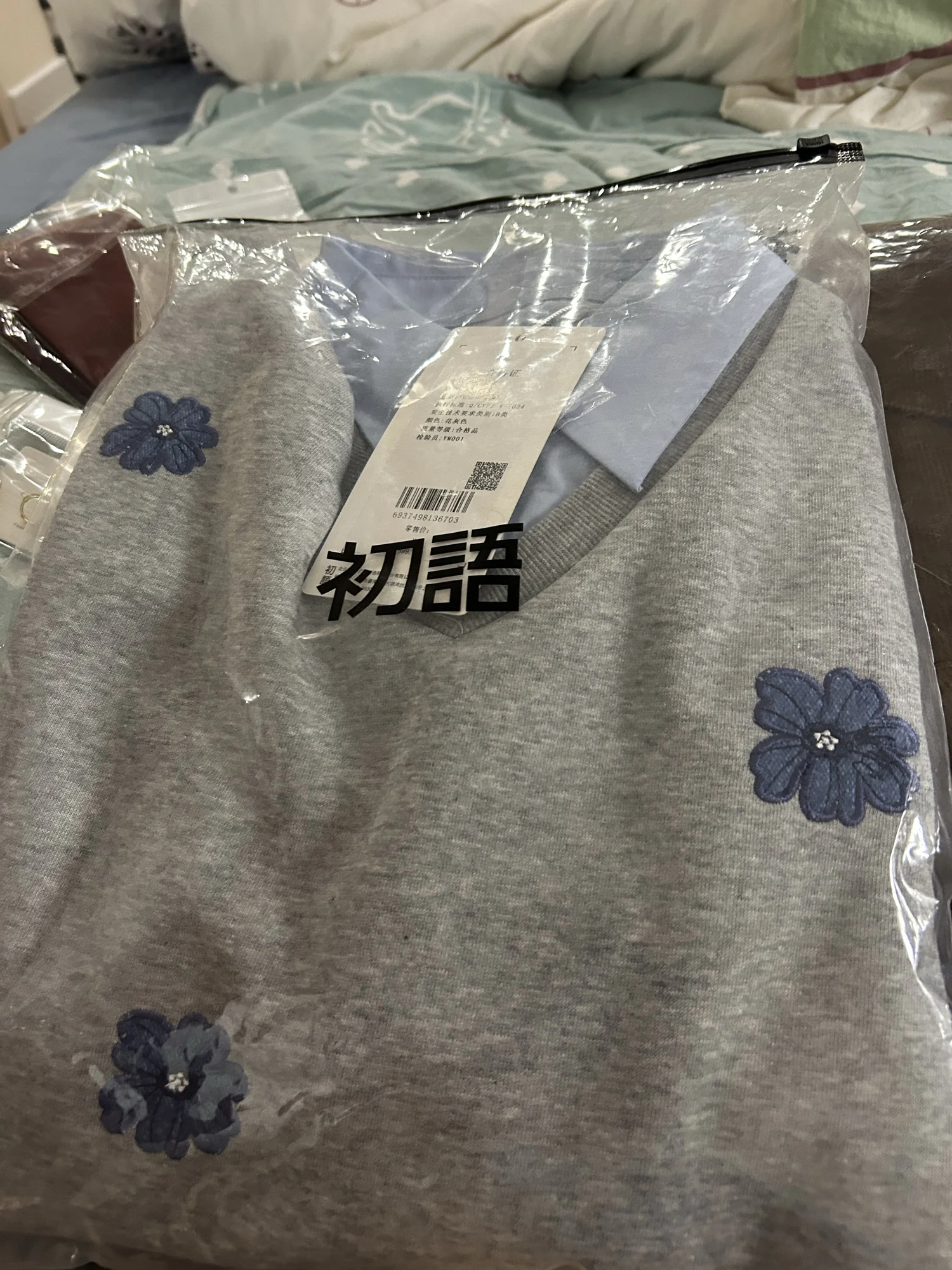 TOYOUTH Women Sweatshirt Autumn New Denim Flower Embroidery Fake Two Piece Splicing Turn Down Collar Cotton Casual Pullover photo review