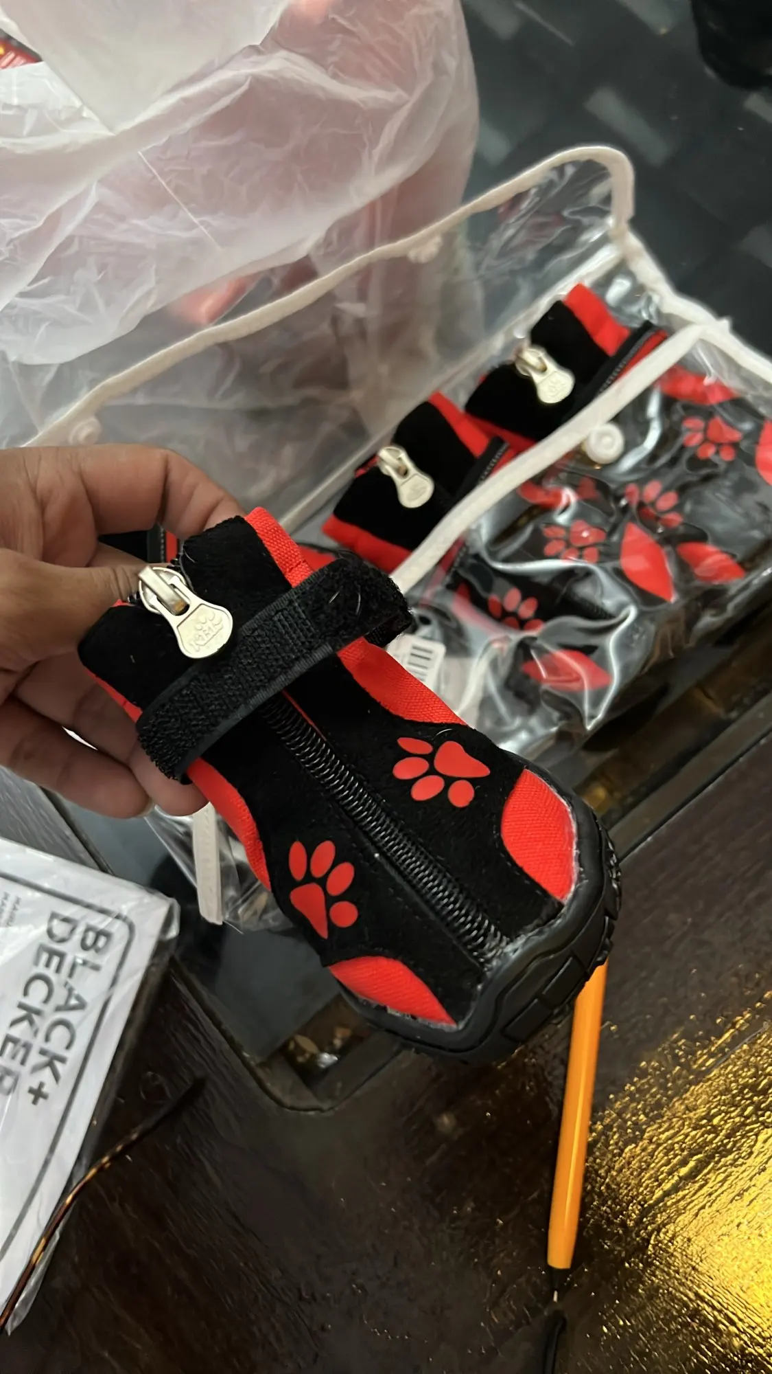 Warm Paws: Reflective Non-slip Dog Shoes for Winter Adventures (4pcs) photo review