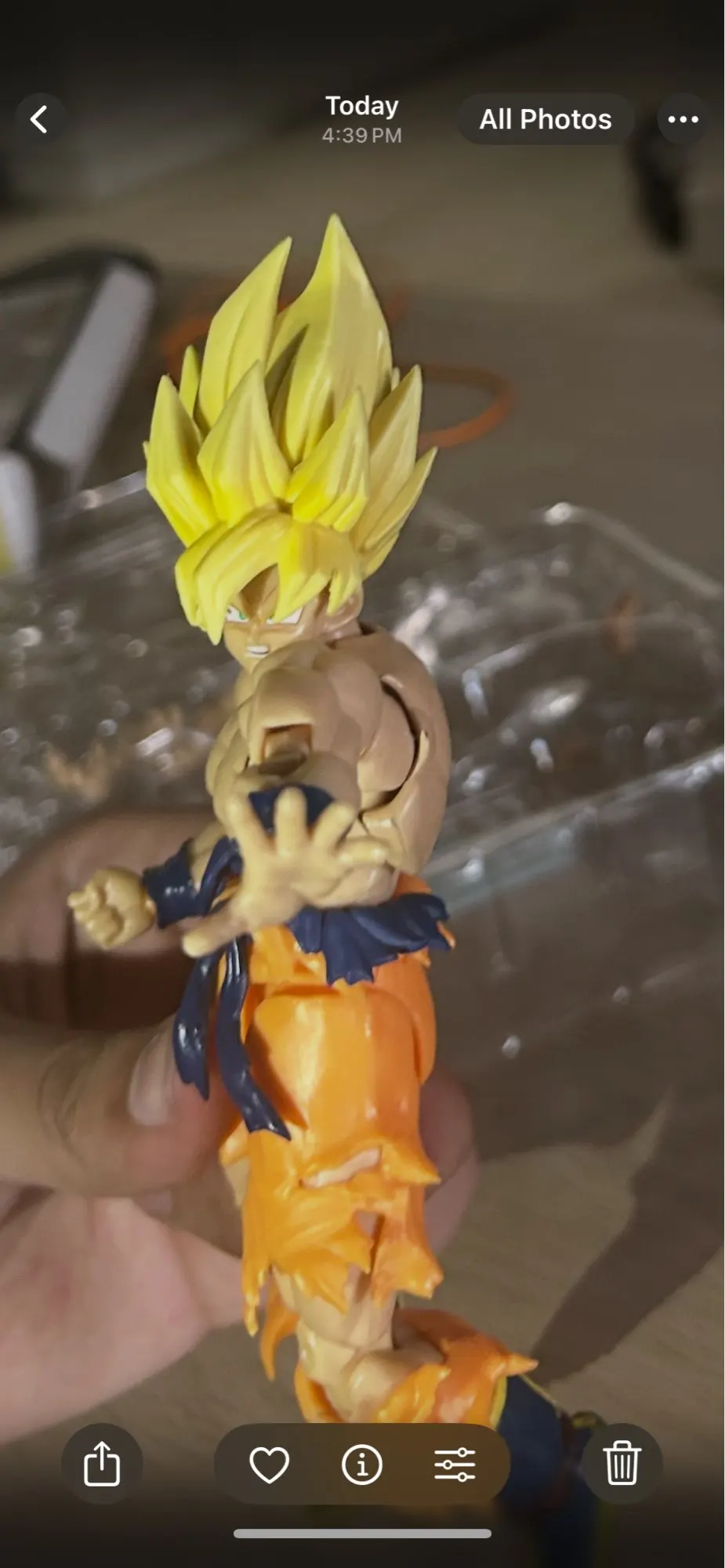 Super Saiyan Goku Posable Action Figure, Anime Dragon Ball Z Figurines PVC Articulated Collectible 16.5 cm
