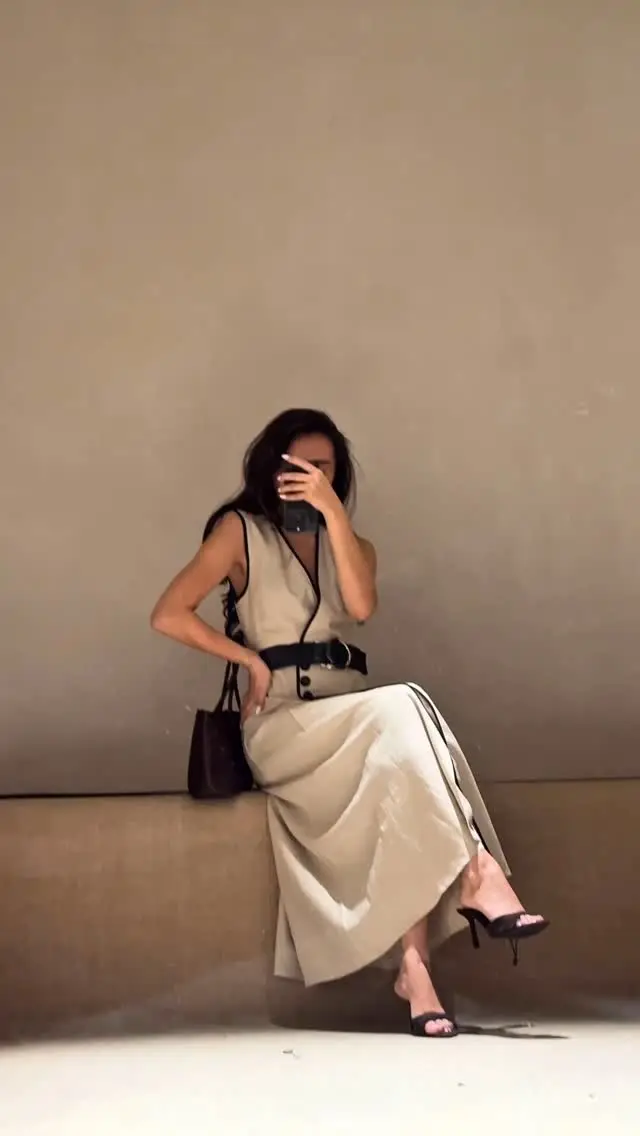 High-End Sleeveless V-Neck Midi Dress- Women's Premium Casual Fashion 2025 photo review