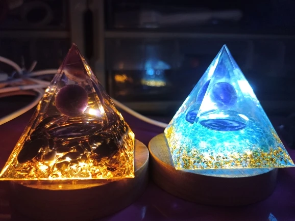 Amethyst orgone Crystal Pyramid photo review